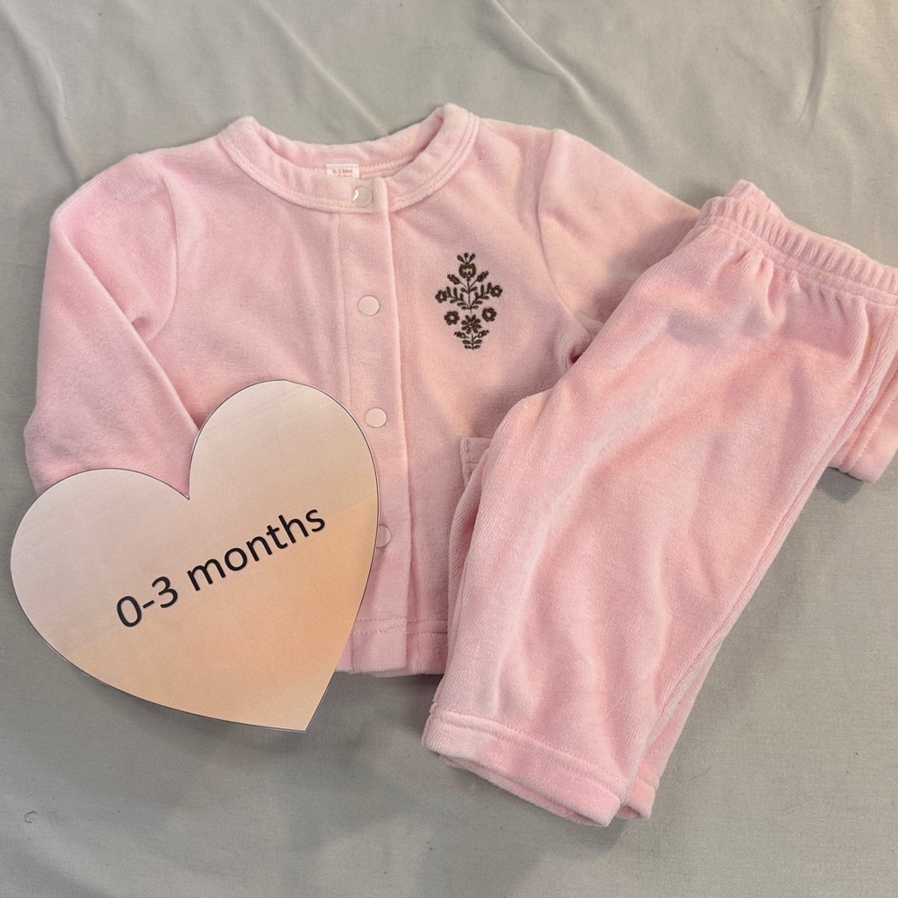 LIKE NEW Velour 0-3 month 2-piece outfit.